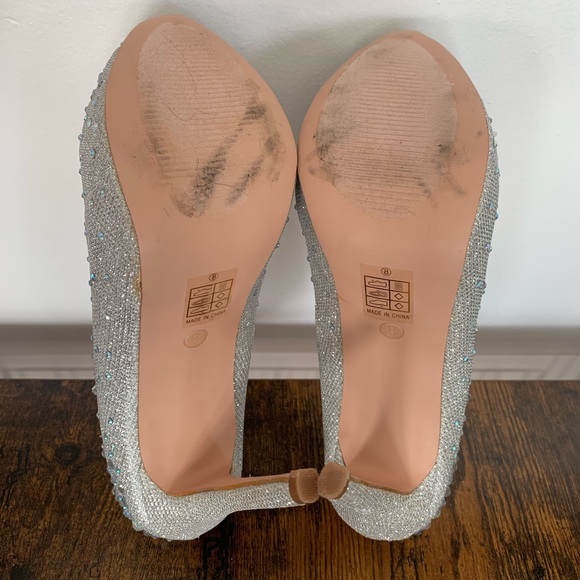 ❌SOLD❌ Fabulicious rhinestone pumps - Picture 3 of 4